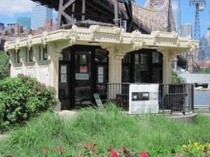 Summer is a wonderful time to visit the Roosevelt Island Visitor Kiosk! 